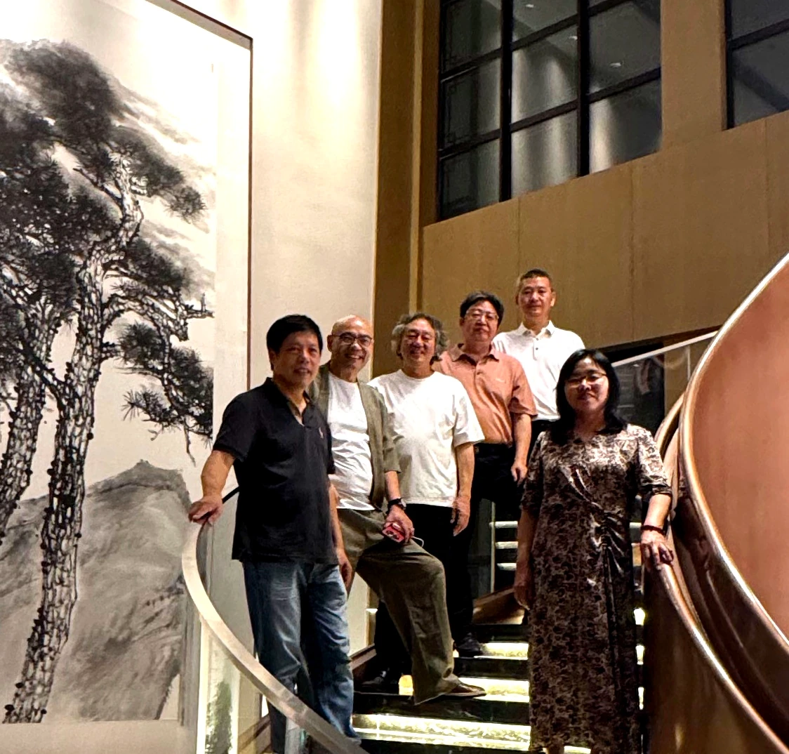 2026年9月浦江“写物之生——马锋辉作品展”现场，与中国美术家协会副主席马锋辉合影